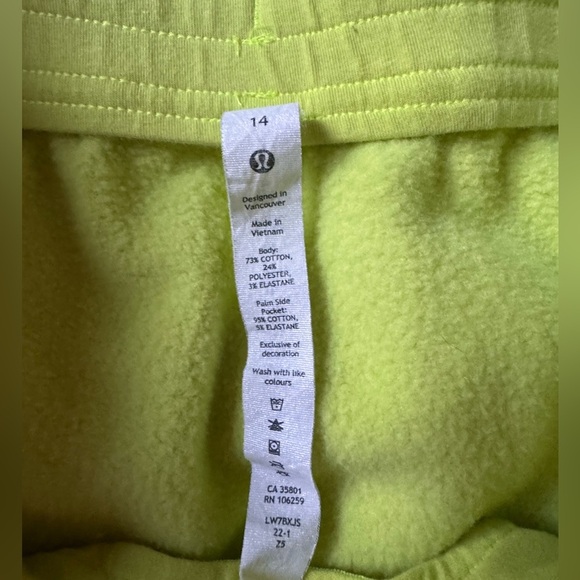Lululemon Loungeful Size 14 High-Rise Short 4"
In Electric Lemon - Picture 6 of 7